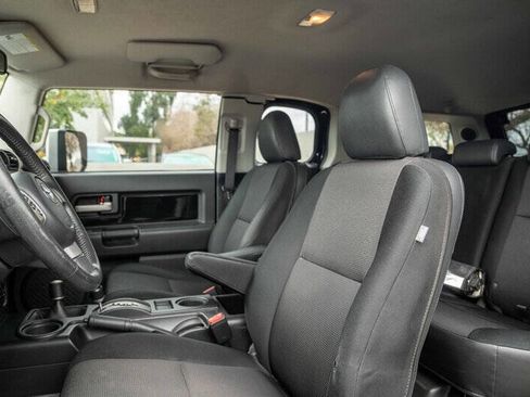 Used 2010 Toyota FJ Cruiser 4WD image 10