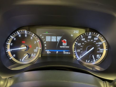 Used 2022 Toyota Highlander XLE FWD image 15