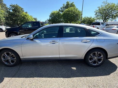Used 2023 Honda Accord EX image 8
