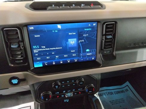 Used 2023 Ford Bronco Wildtrak image 19