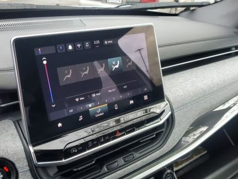 Certified 2024 Jeep Compass Latitude image 12