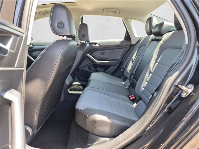 Used 2025 Volkswagen Jetta SE FWD image 19