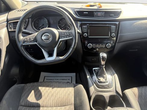 Used 2018 Nissan Rogue SV image 10