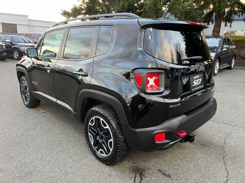 Used 2016 Jeep Renegade Trailhawk AWD/4WD image 3