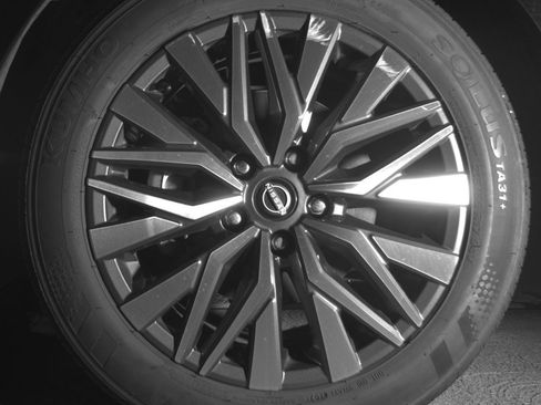 Used 2025 Nissan Altima 2.5 SV FWD image 12