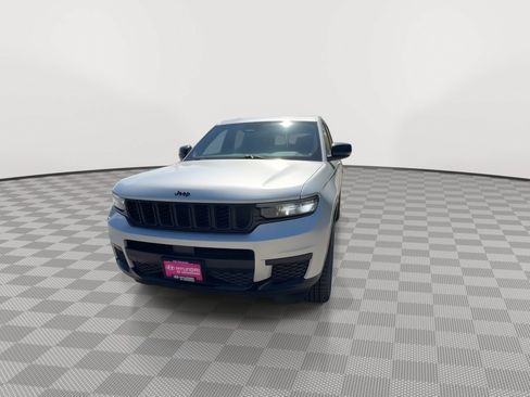 Used 2024 Jeep Grand Cherokee L Laredo AWD/4WD image 3