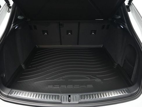 Certified 2026 Porsche Macan Turbo AWD/4WD image 25