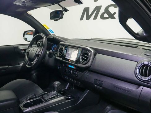 Used 2017 Toyota Tacoma TRD Sport RWD image 27
