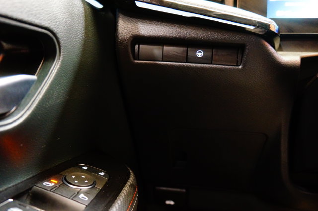 Used 2025 Nissan Kicks SR w/ Illumination Package AWD/4WD image 27
