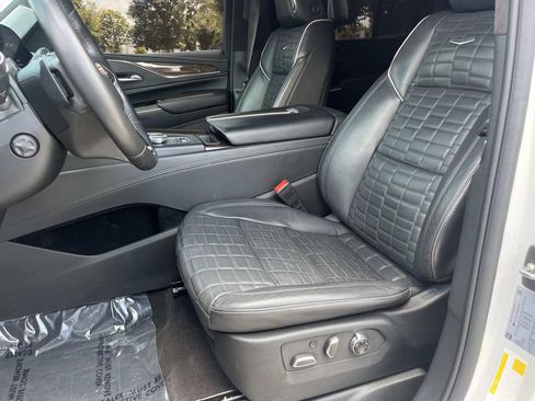 Used 2024 Cadillac Escalade Premium Luxury Platinum AWD/4WD image 25