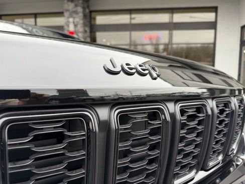 Used 2025 Jeep Grand Cherokee L Limited w/ Black Appearance Package image 2