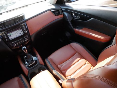 Used 2017 Nissan Rogue SL w/ SL Premium Package image 11