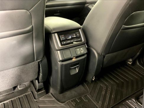 Used 2023 Subaru Ascent Limited AWD/4WD image 10