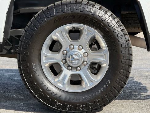 Used 2024 RAM 2500 Big Horn AWD/4WD image 3