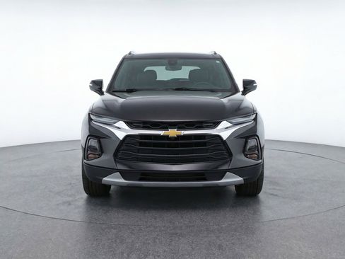 Used 2025 Chevrolet Blazer LT FWD image 2