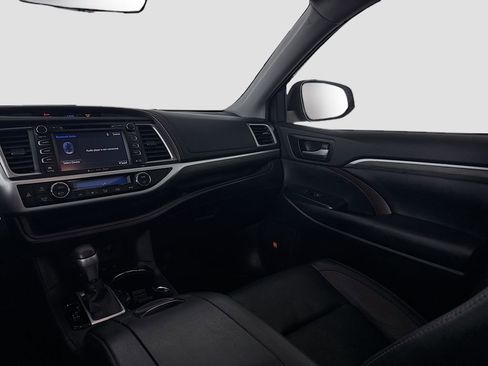 Used 2019 Toyota Highlander Limited Platinum image 16