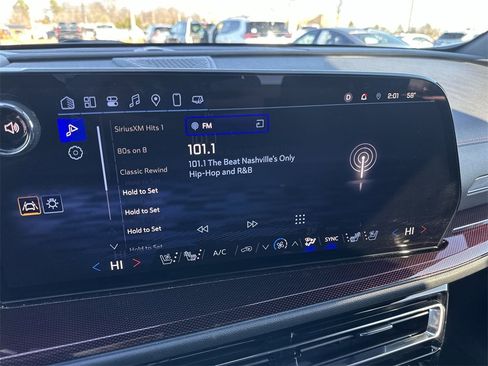 Used 2025 Chevrolet Traverse RS image 16