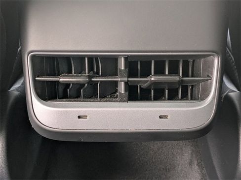 Used 2022 Tesla Model Y Performance image 17