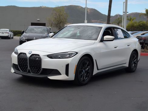 Used 2023 BMW i4 eDrive40 RWD image 5
