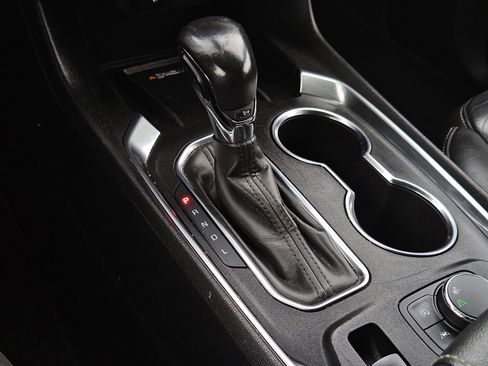 Used 2022 Chevrolet Traverse LT image 22