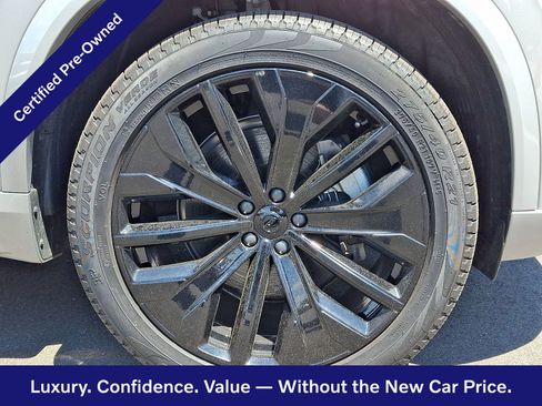 Certified 2025 Volvo XC90 B6 Plus AWD/4WD image 9