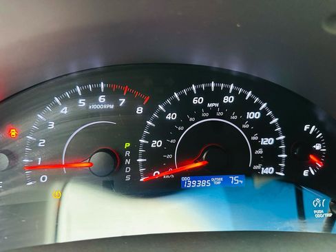 Used 2010 Toyota Camry LE FWD image 12