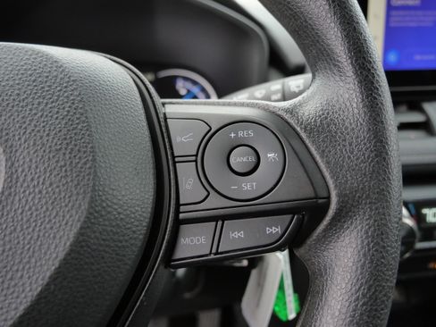 Certified 2025 Toyota RAV4 LE image 29