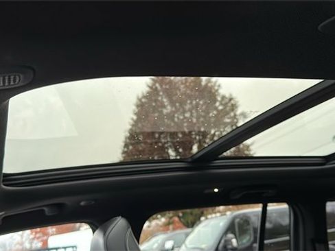 Used 2023 Jeep Grand Cherokee Overland image 12