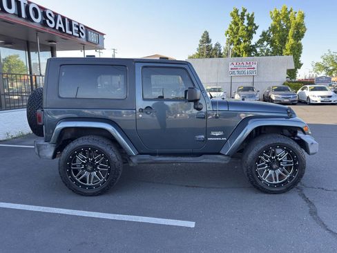Used 2007 Jeep Wrangler Sahara w/ Dual Top Group AWD/4WD image 2