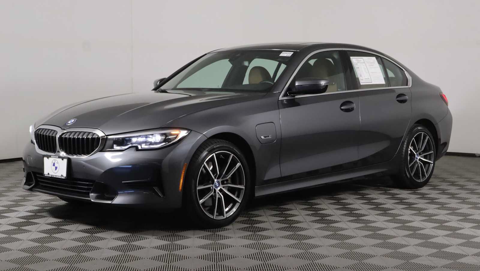 Used 2022 BMW 330e xDrive w/ Premium Package AWD/4WD image 3