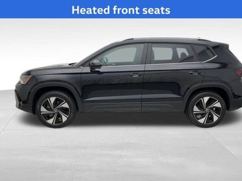 Certified 2025 Volkswagen Taos SE image 7