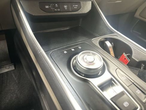 Certified 2025 Kia Carnival LXS FWD image 22