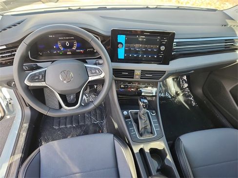 New 2026 Volkswagen Jetta SE image 9