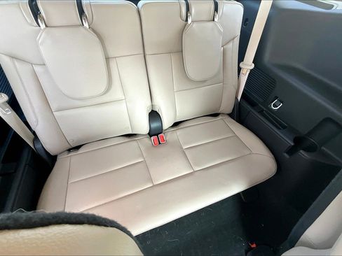 Used 2023 Ford Explorer Limited image 19