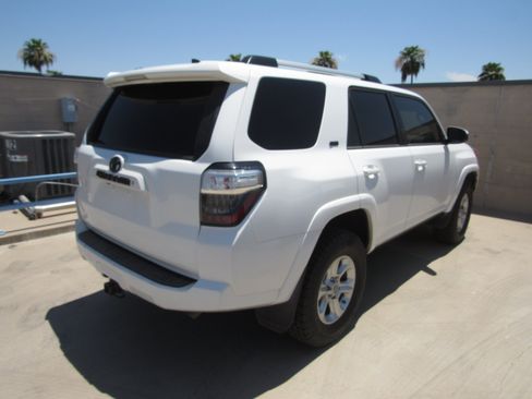 Used 2020 Toyota 4Runner SR5 AWD/4WD image 3