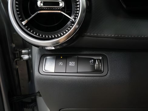 New 2026 Chevrolet Equinox LT w/ Convenience Package II FWD image 18