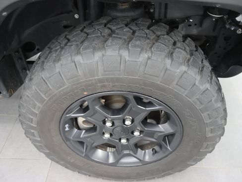 Used 2023 Jeep Gladiator Sport AWD/4WD image 3