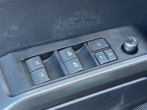 Used 2018 Toyota Tacoma TRD Off-Road AWD/4WD image 14