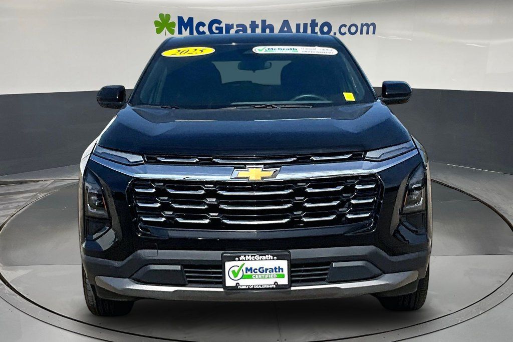 Used 2025 Chevrolet Equinox LT AWD/4WD image 2