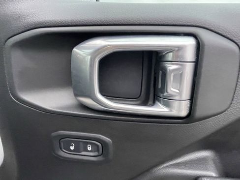 Used 2022 Jeep Wrangler Unlimited Rubicon w/ Cold Weather Group image 15