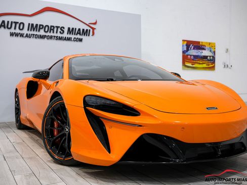 Used 2023 McLaren Artura RWD image 29