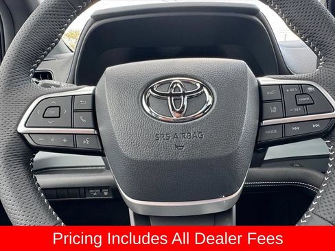 Used 2026 Toyota Sienna XSE FWD image 18