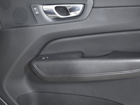 Used 2025 Volvo XC60 B5 Plus image 28
