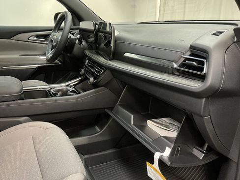 New 2026 Chevrolet Traverse LT w/ Sun and Wheel Package AWD/4WD image 35