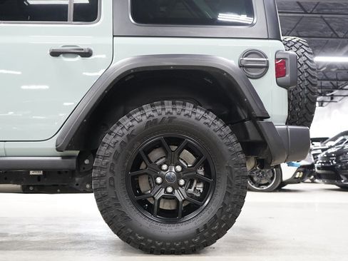 Used 2024 Jeep Wrangler Unlimited AWD/4WD image 36