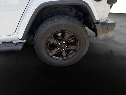 Used 2020 Jeep Wrangler Unlimited Sahara AWD/4WD image 12