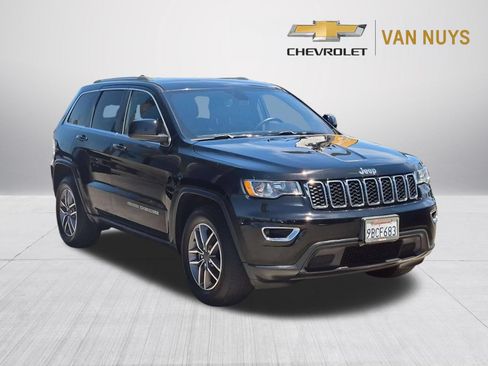 Used 2019 Jeep Grand Cherokee Laredo w/ Laredo X Package RWD image 3