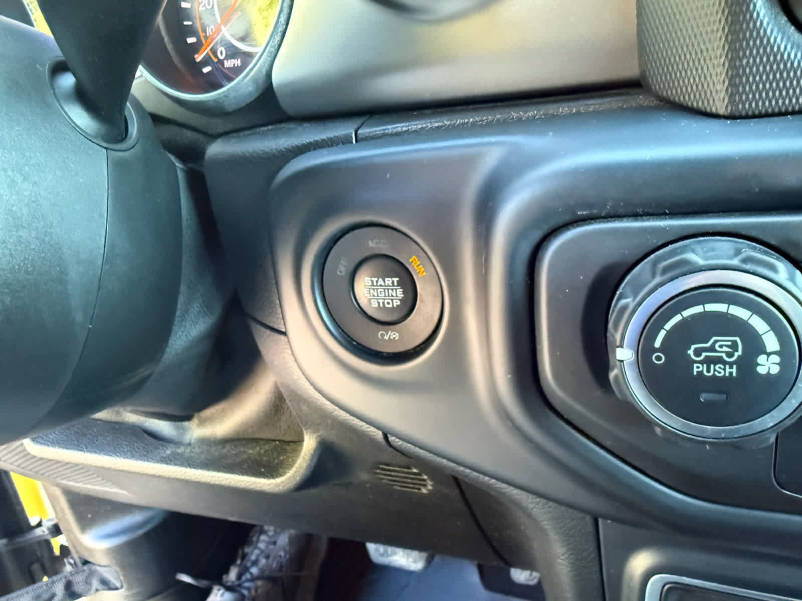 Used 2019 Jeep Wrangler Sport AWD/4WD image 14
