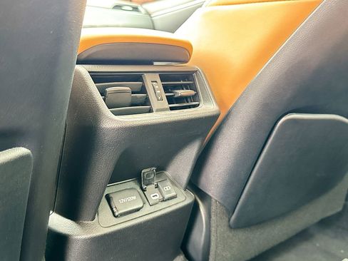 Used 2024 Lexus ES 350 w/ Premium Package image 32