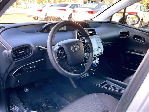 Used 2021 Toyota Prius LE image 10